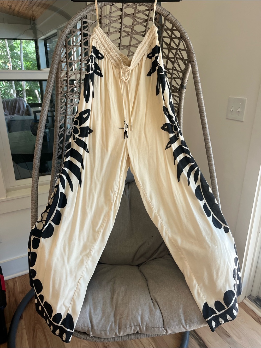 FARM Rio Cream Wide-Leg Pants with Black Floral Trim - Picture 5 of 6